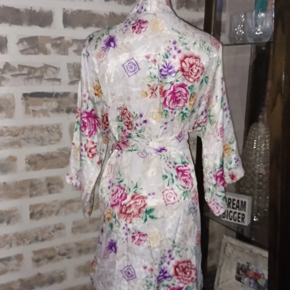 L.A. Intimates Robe - Picture 4 of 7